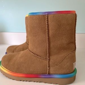 New w/o box, girls UGG boots. Size 3